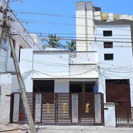 מדוראי Heritage Home With 3 Bed/3 Bath With Kitchen In A Residential Neighborhood. מראה חיצוני תמונה