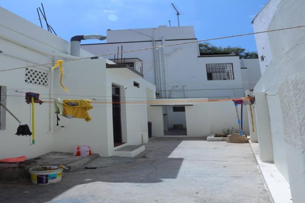 מדוראי Heritage Home With 3 Bed/3 Bath With Kitchen In A Residential Neighborhood. מראה חיצוני תמונה