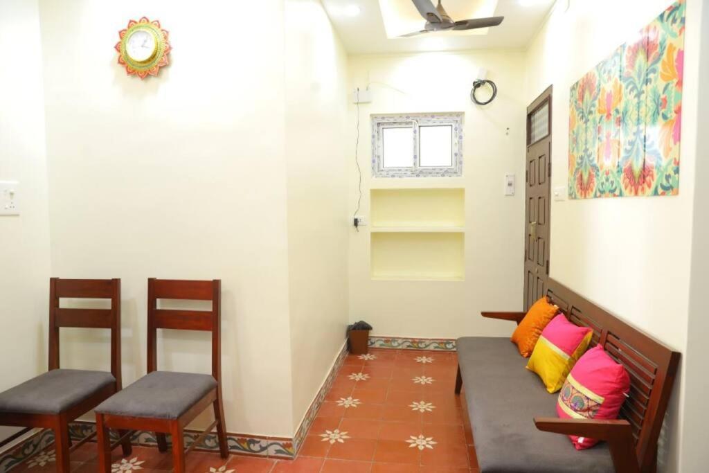 מדוראי Heritage Home With 3 Bed/3 Bath With Kitchen In A Residential Neighborhood. מראה חיצוני תמונה