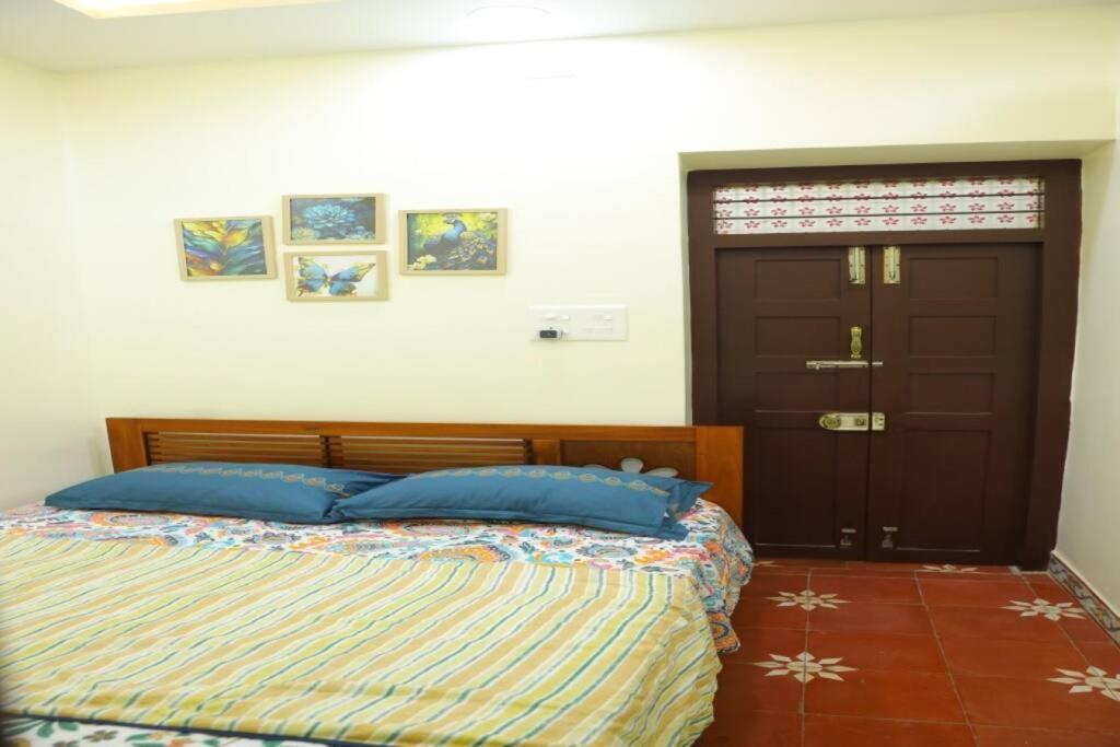 מדוראי Heritage Home With 3 Bed/3 Bath With Kitchen In A Residential Neighborhood. מראה חיצוני תמונה