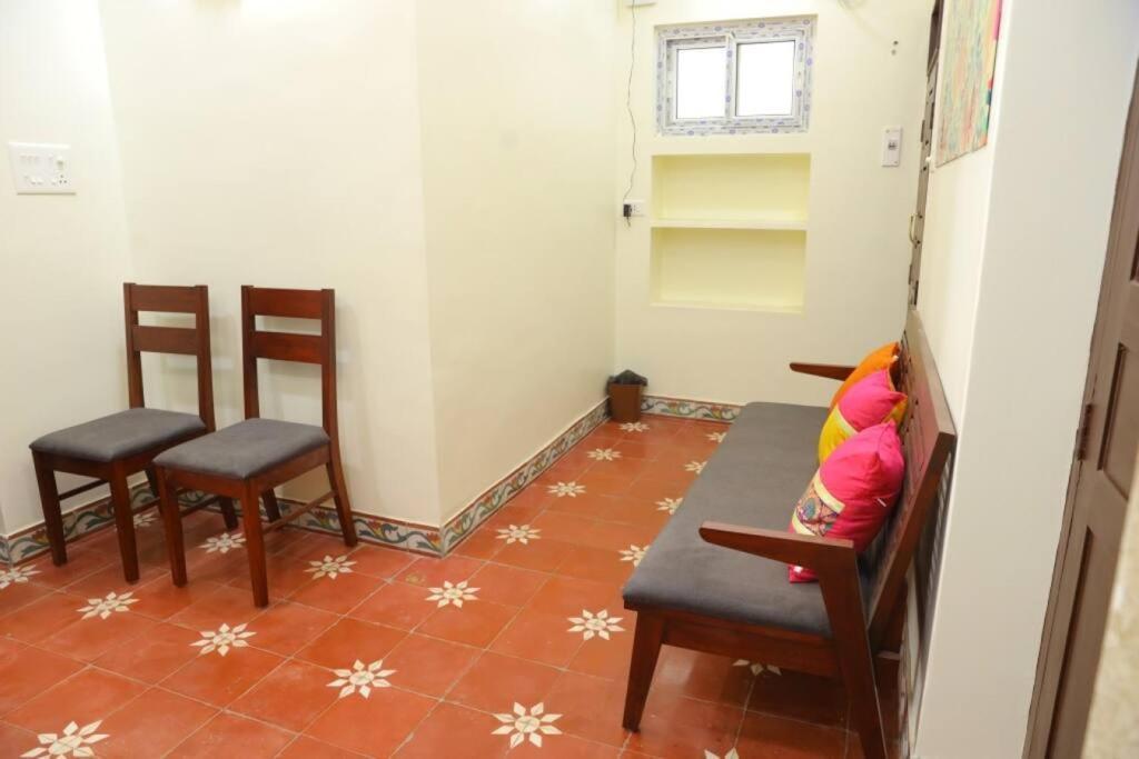 מדוראי Heritage Home With 3 Bed/3 Bath With Kitchen In A Residential Neighborhood. מראה חיצוני תמונה