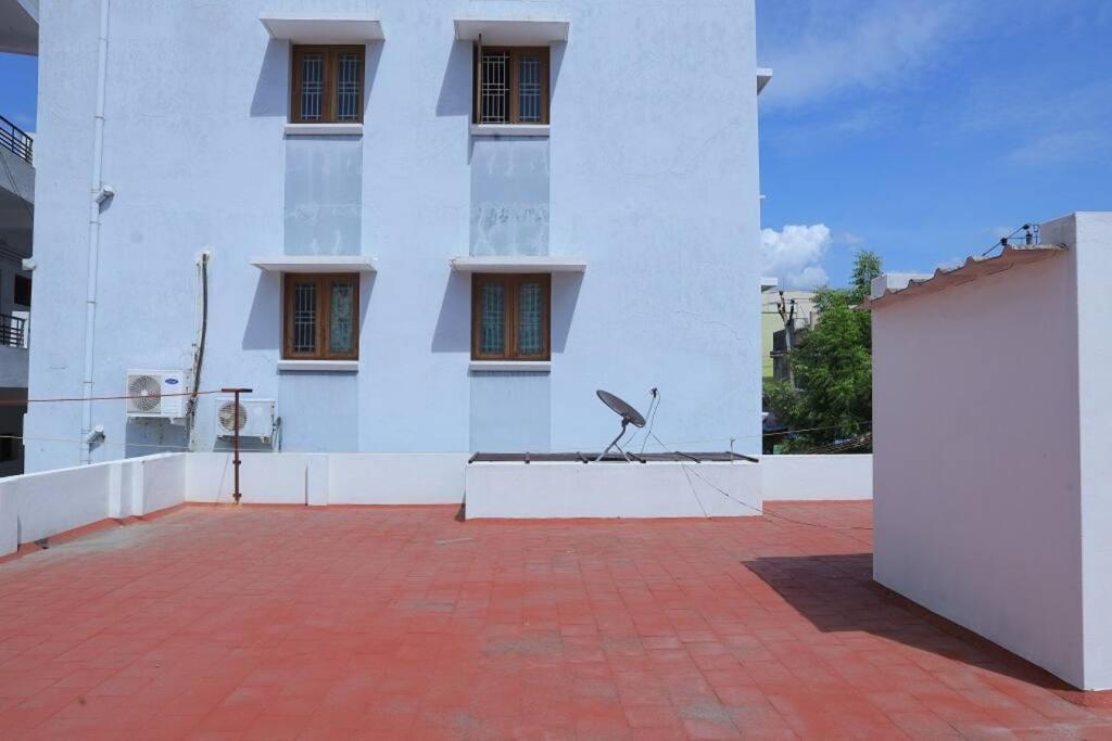 מדוראי Heritage Home With 3 Bed/3 Bath With Kitchen In A Residential Neighborhood. מראה חיצוני תמונה