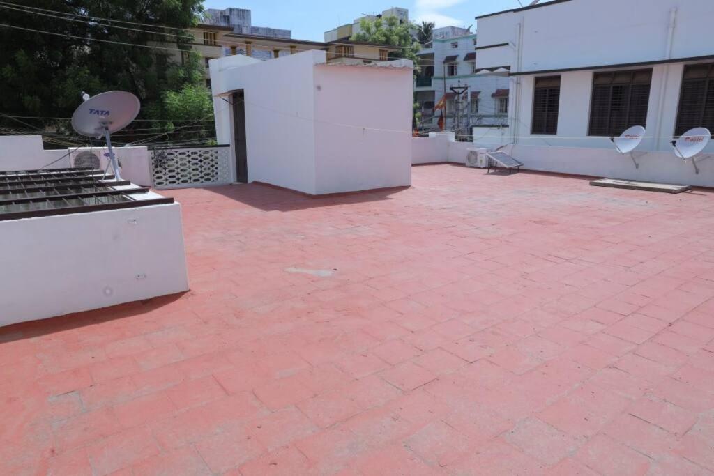 מדוראי Heritage Home With 3 Bed/3 Bath With Kitchen In A Residential Neighborhood. מראה חיצוני תמונה