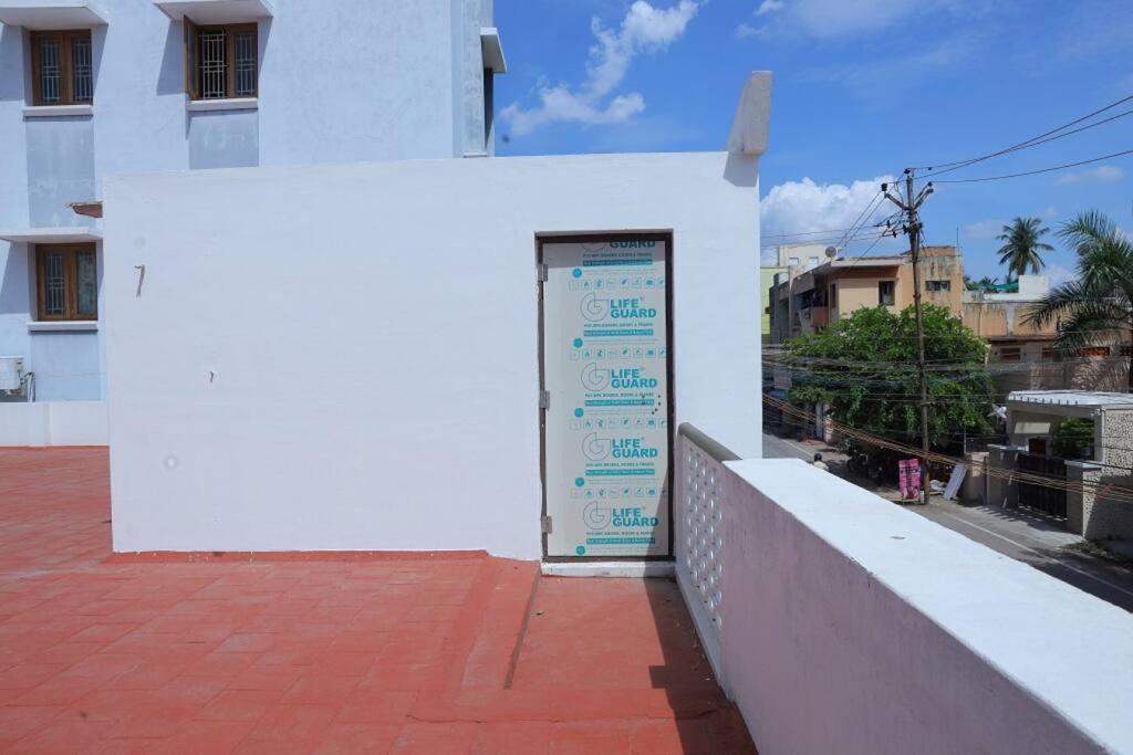 מדוראי Heritage Home With 3 Bed/3 Bath With Kitchen In A Residential Neighborhood. מראה חיצוני תמונה