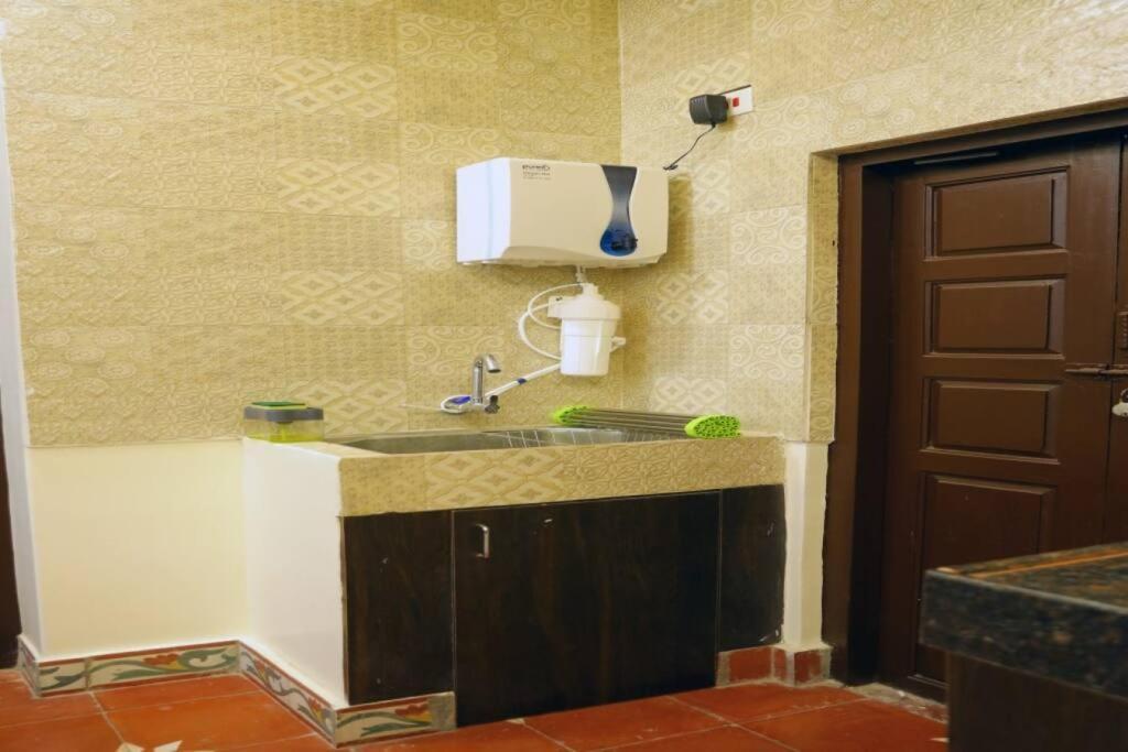 מדוראי Heritage Home With 3 Bed/3 Bath With Kitchen In A Residential Neighborhood. מראה חיצוני תמונה