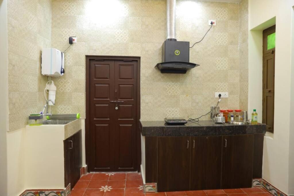 מדוראי Heritage Home With 3 Bed/3 Bath With Kitchen In A Residential Neighborhood. מראה חיצוני תמונה