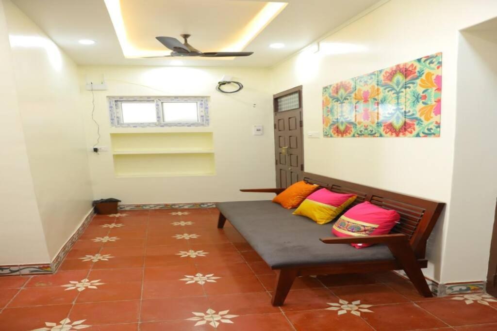 מדוראי Heritage Home With 3 Bed/3 Bath With Kitchen In A Residential Neighborhood. מראה חיצוני תמונה