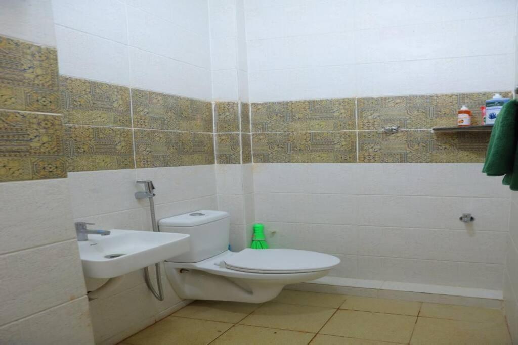 מדוראי Heritage Home With 3 Bed/3 Bath With Kitchen In A Residential Neighborhood. מראה חיצוני תמונה