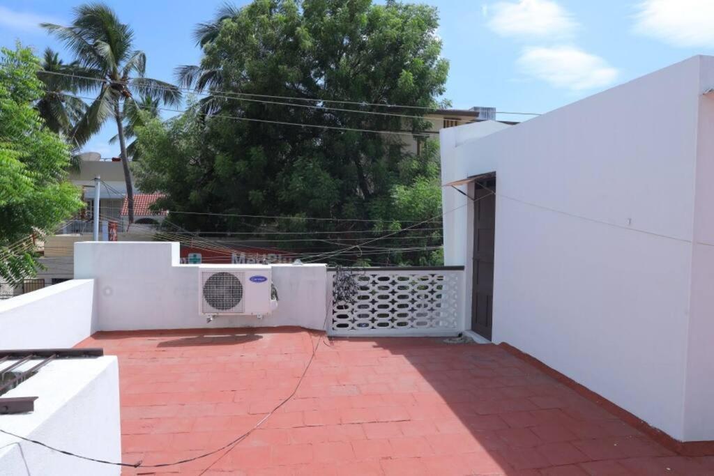 מדוראי Heritage Home With 3 Bed/3 Bath With Kitchen In A Residential Neighborhood. מראה חיצוני תמונה